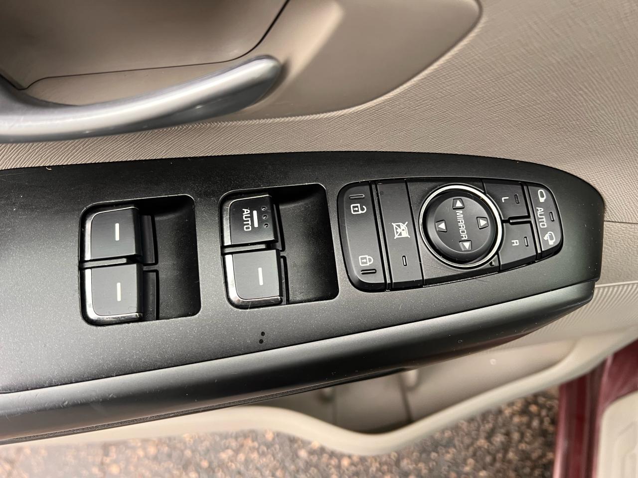 2016 Kia Sedona LX Photo