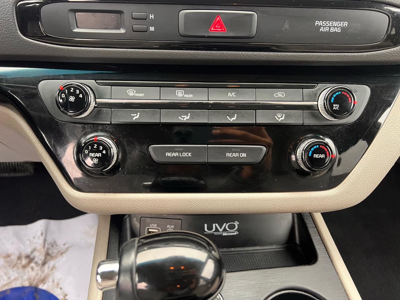 2016 Kia Sedona LX 3.3L V6 Photo