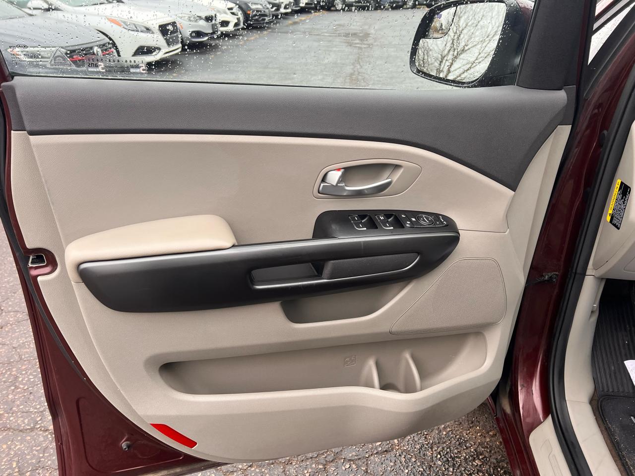 2016 Kia Sedona LX 3.3L V6 Photo