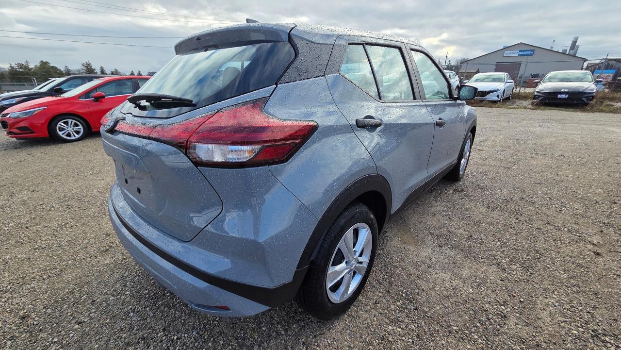 2025 Nissan Kicks S Photo4