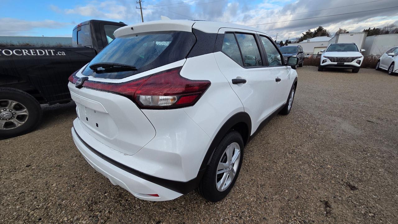 2025 Nissan Kicks S Photo4