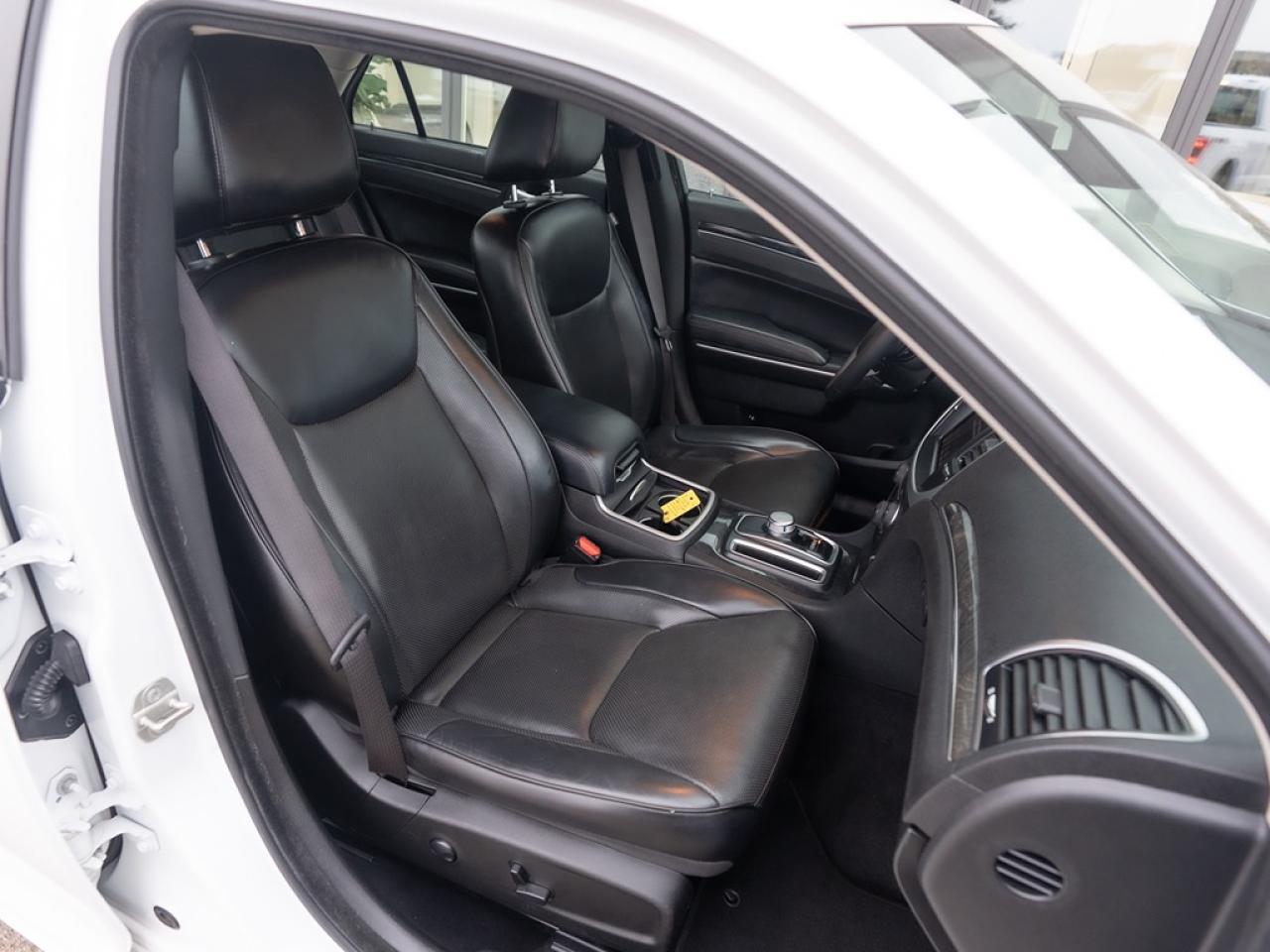 2023 Chrysler 300 300 Touring L AWD Photo19