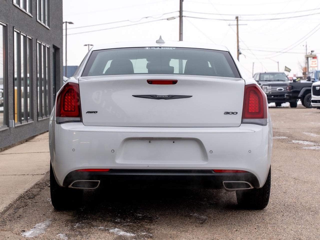 2023 Chrysler 300 300 Touring L AWD Photo27