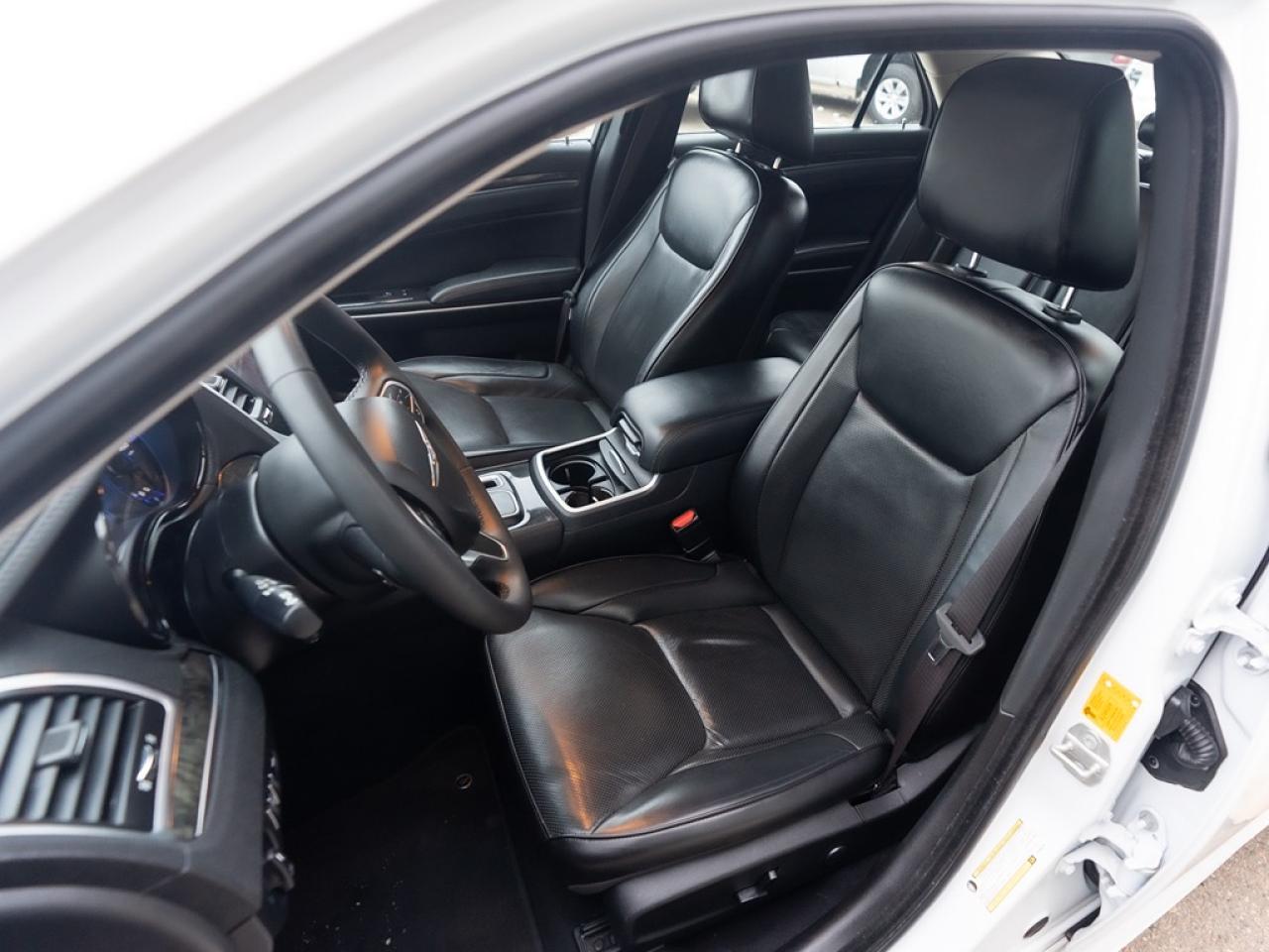 2023 Chrysler 300 300 Touring L AWD Photo37