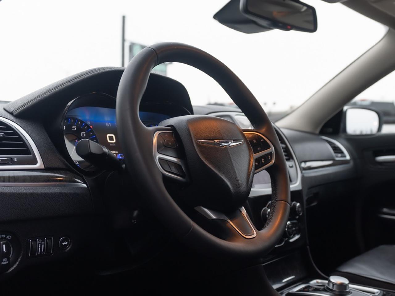 2023 Chrysler 300 300 Touring L AWD Photo11