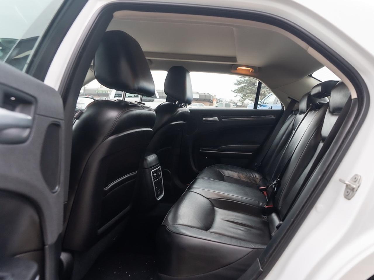 2023 Chrysler 300 300 Touring L AWD Photo38