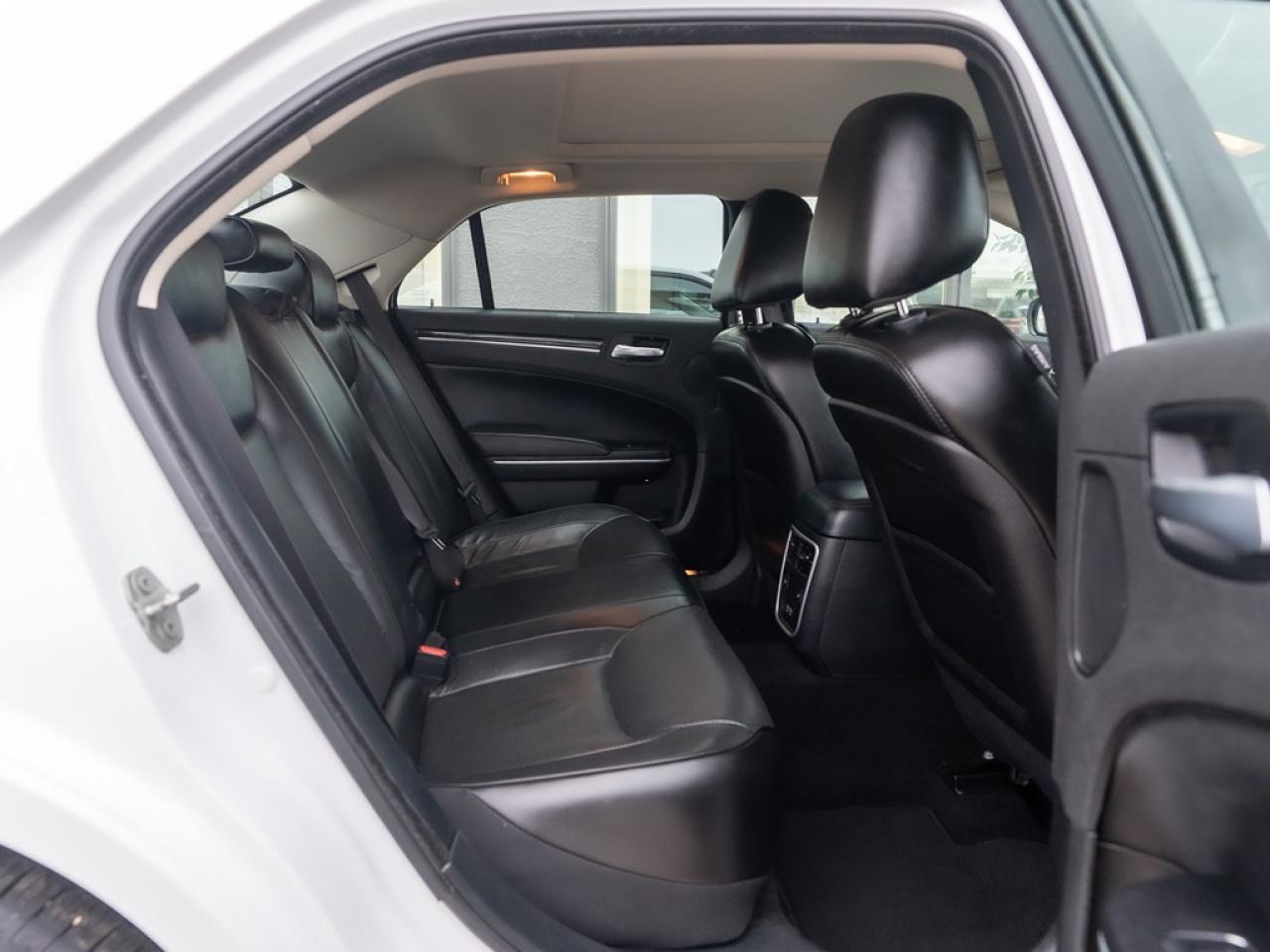 2023 Chrysler 300 300 Touring L AWD Photo39