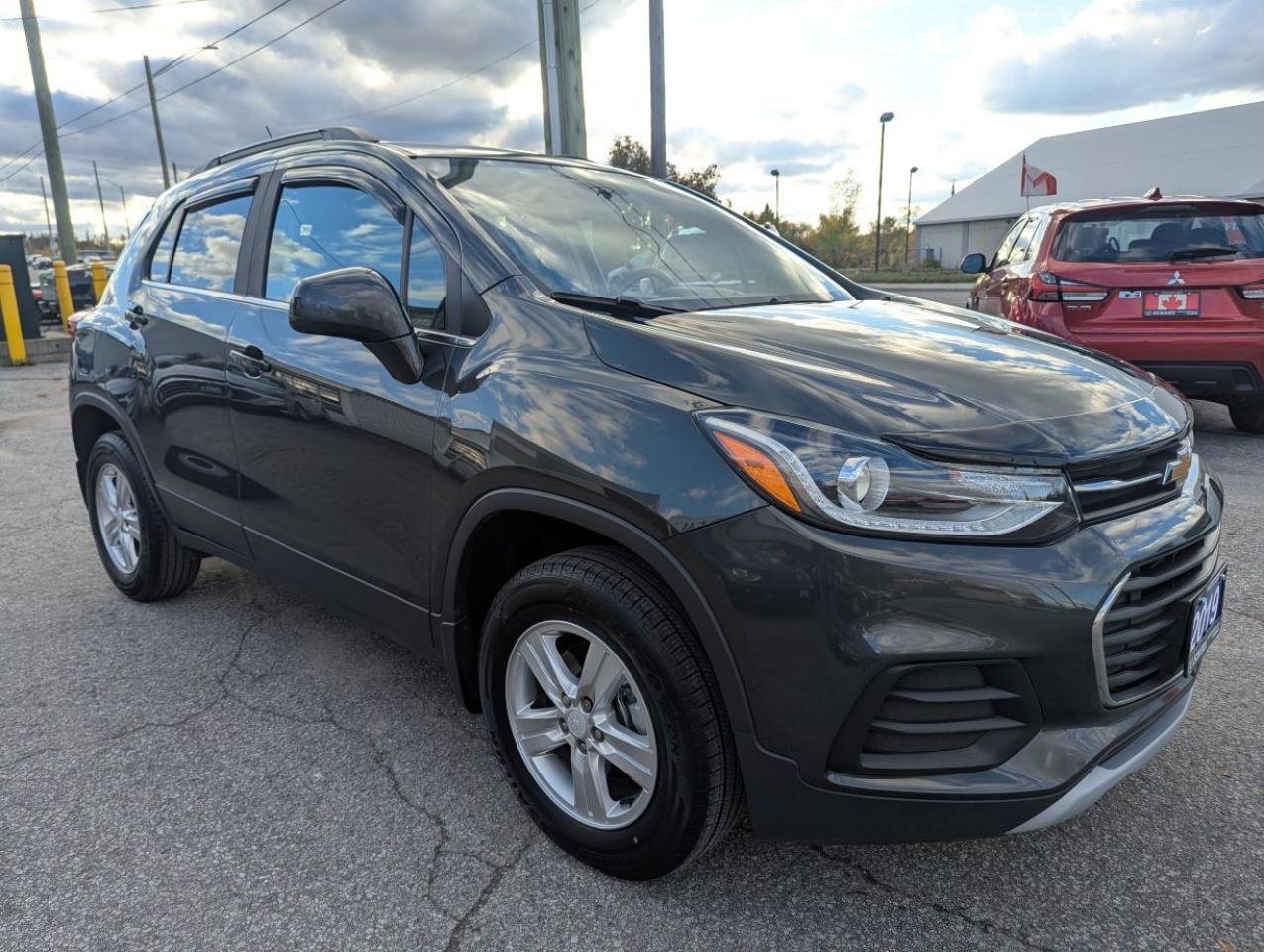 2019 Chevrolet Trax AWD LT WITH ANDROID AUTO/APPLE CARPLAY!! Photo2