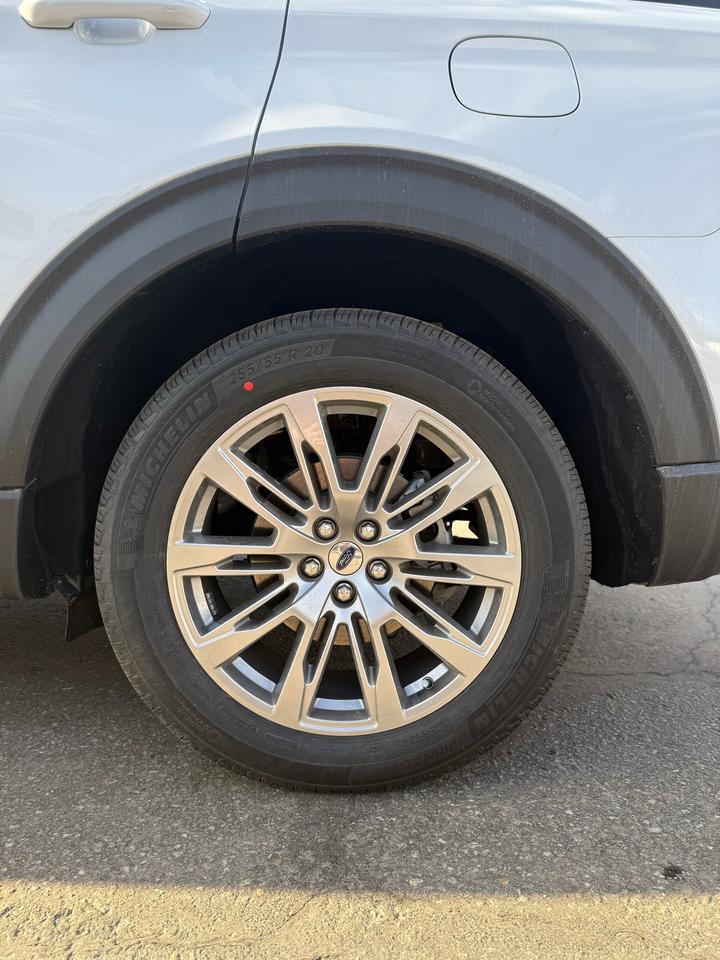 2026 Ford Explorer Active w/200A Pkg Photo4