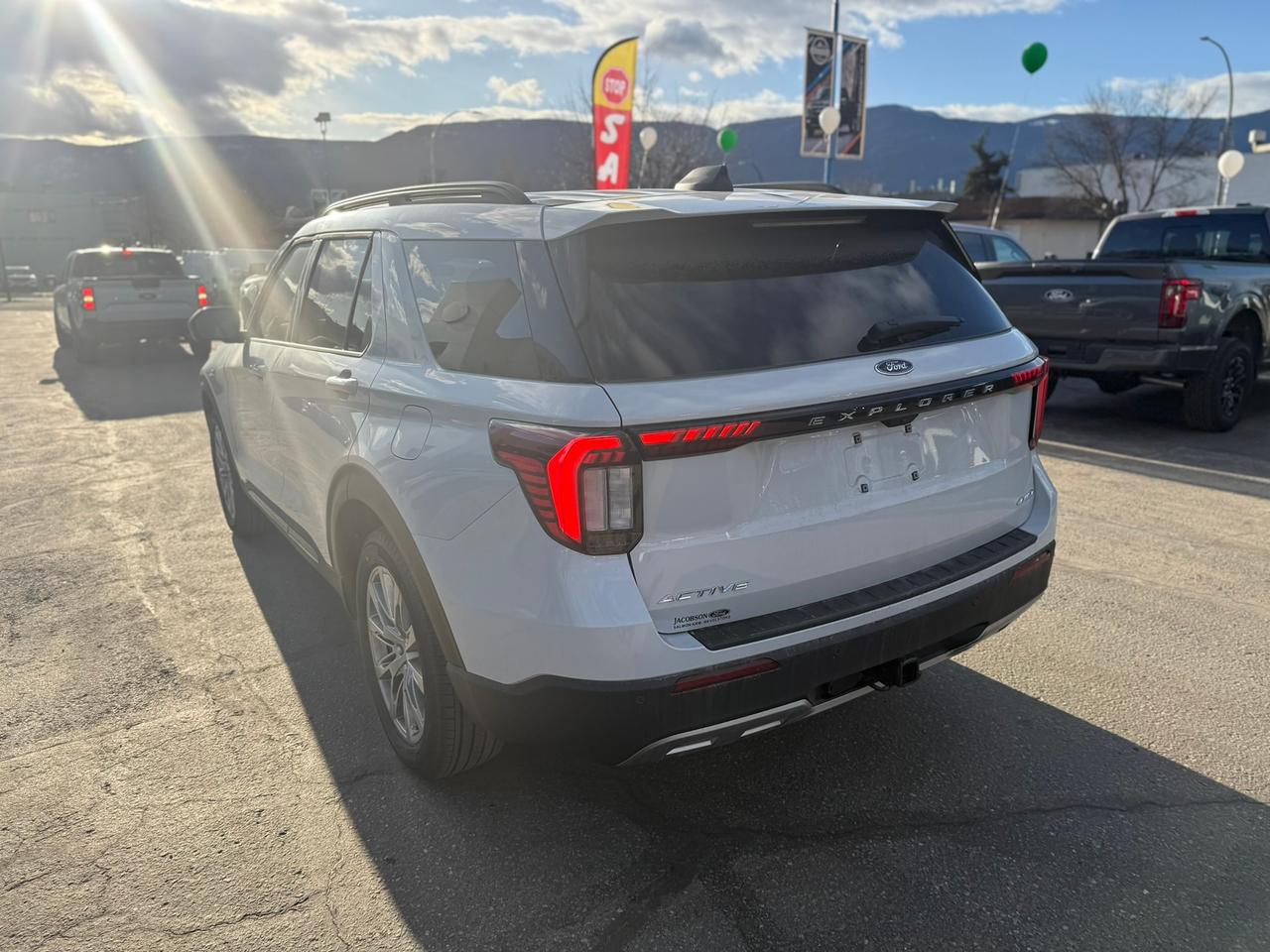 2026 Ford Explorer Active w/200A Pkg Photo4