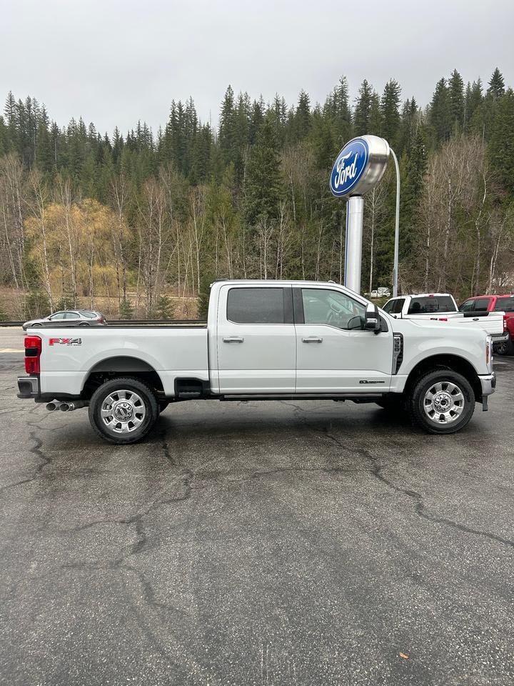 2026 Ford F-350 Super Duty SRW Lariat Photo3