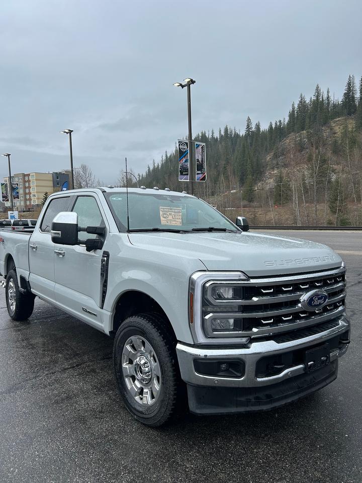 2026 Ford F-350 Super Duty SRW Lariat Photo2