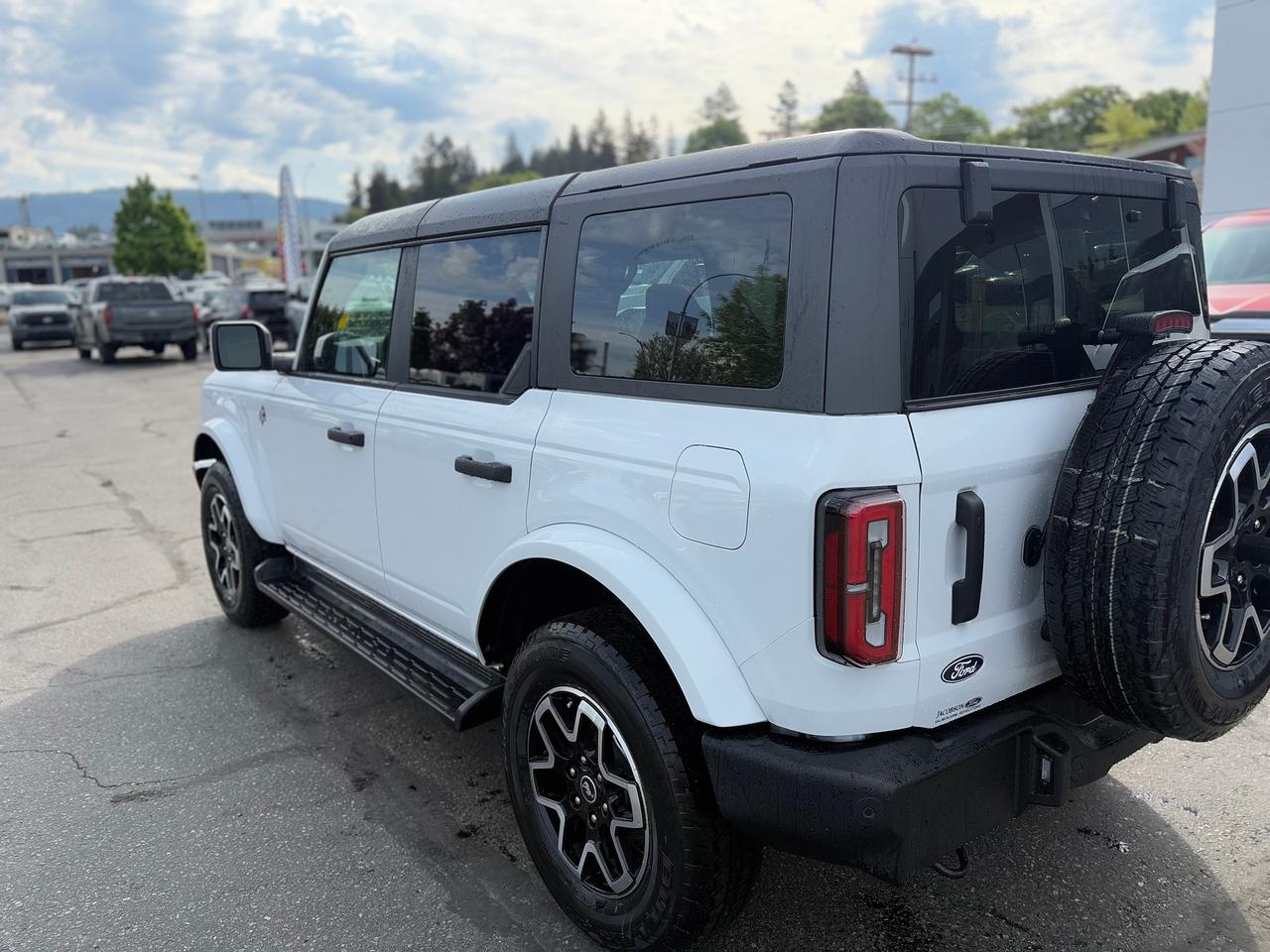 2026 Ford Bronco Outer Banks Photo2