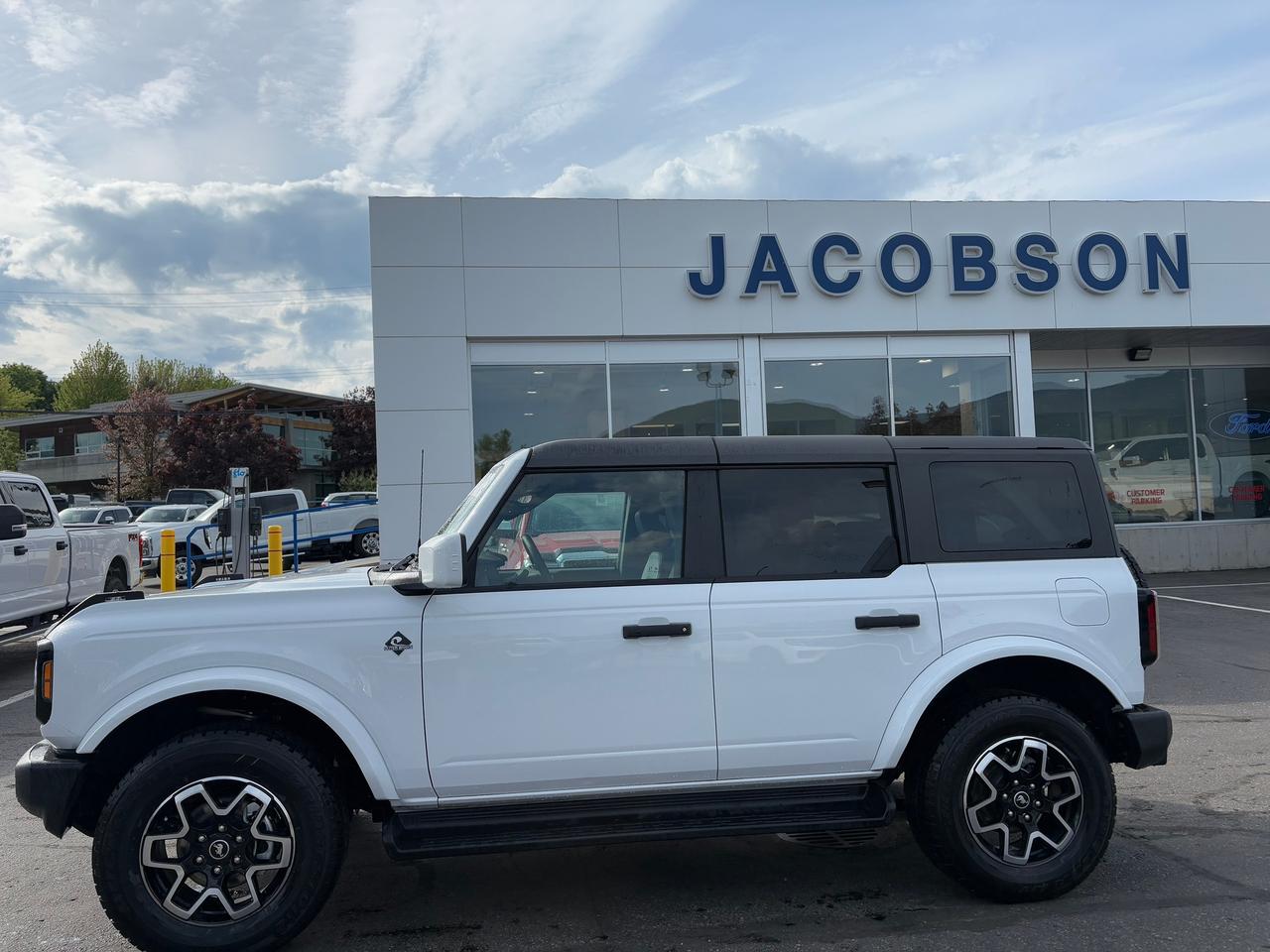 2026 Ford Bronco Outer Banks Photo1