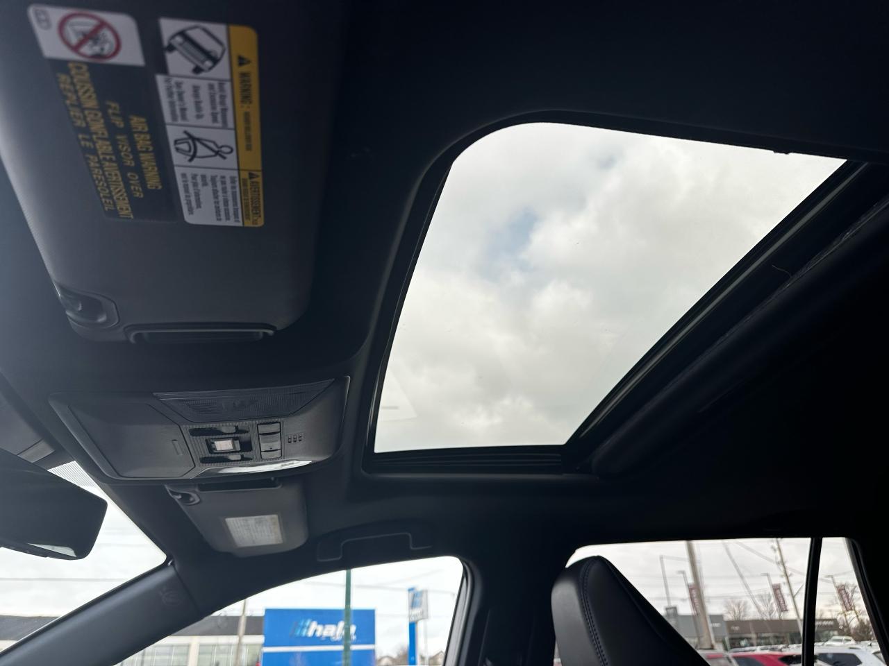 2020 Toyota RAV4 HYBRID XSE AWD - Photo #16