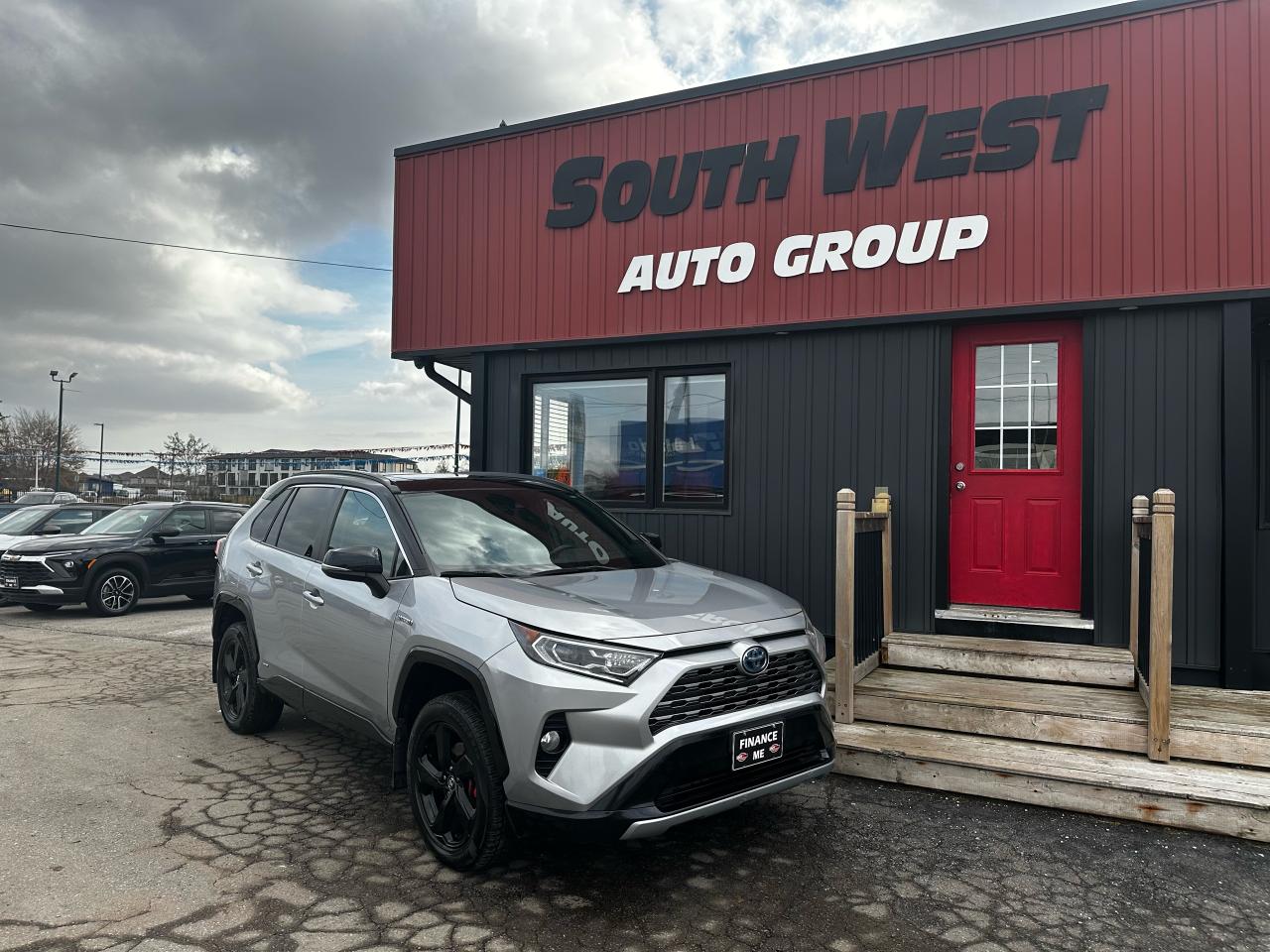 2020 Toyota RAV4 HYBRID XSE AWD - Photo #2