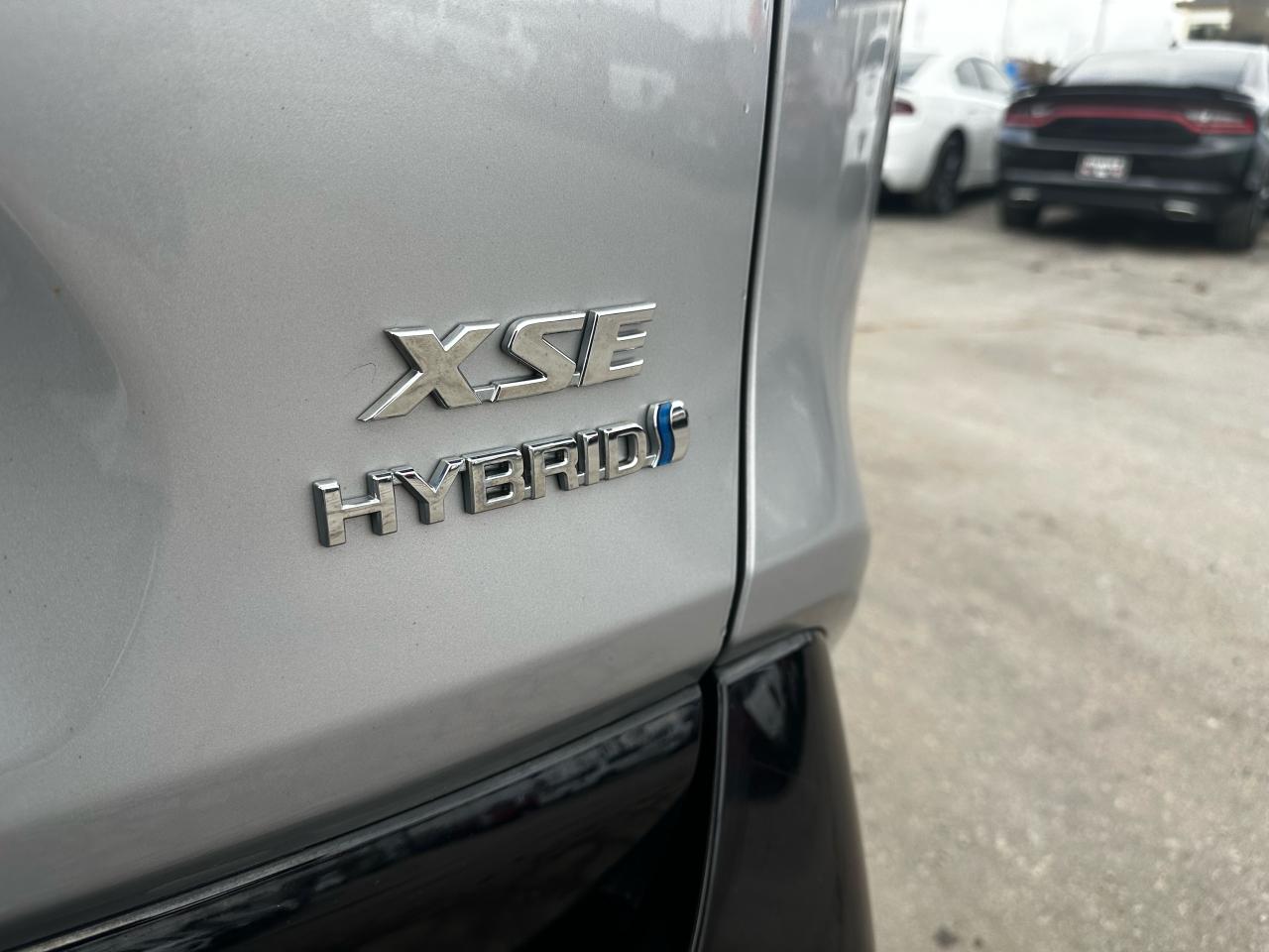 2020 Toyota RAV4 HYBRID XSE AWD - Photo #10