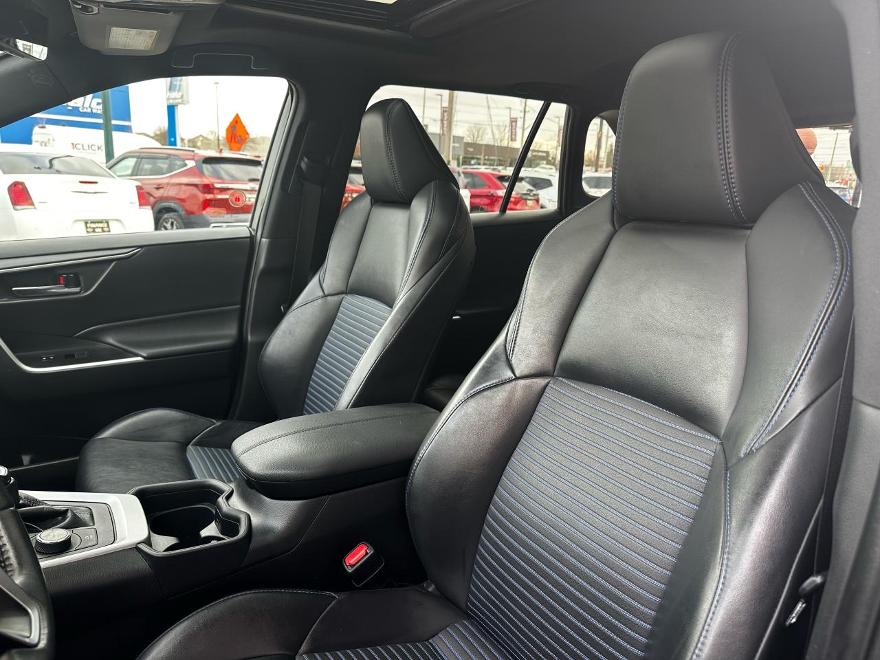 2020 Toyota RAV4 HYBRID XSE AWD - Photo #11