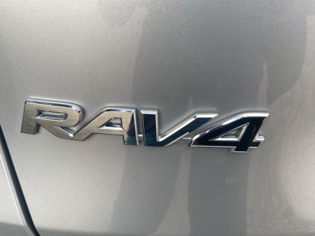 2020 Toyota RAV4 HYBRID XSE AWD - Photo #9