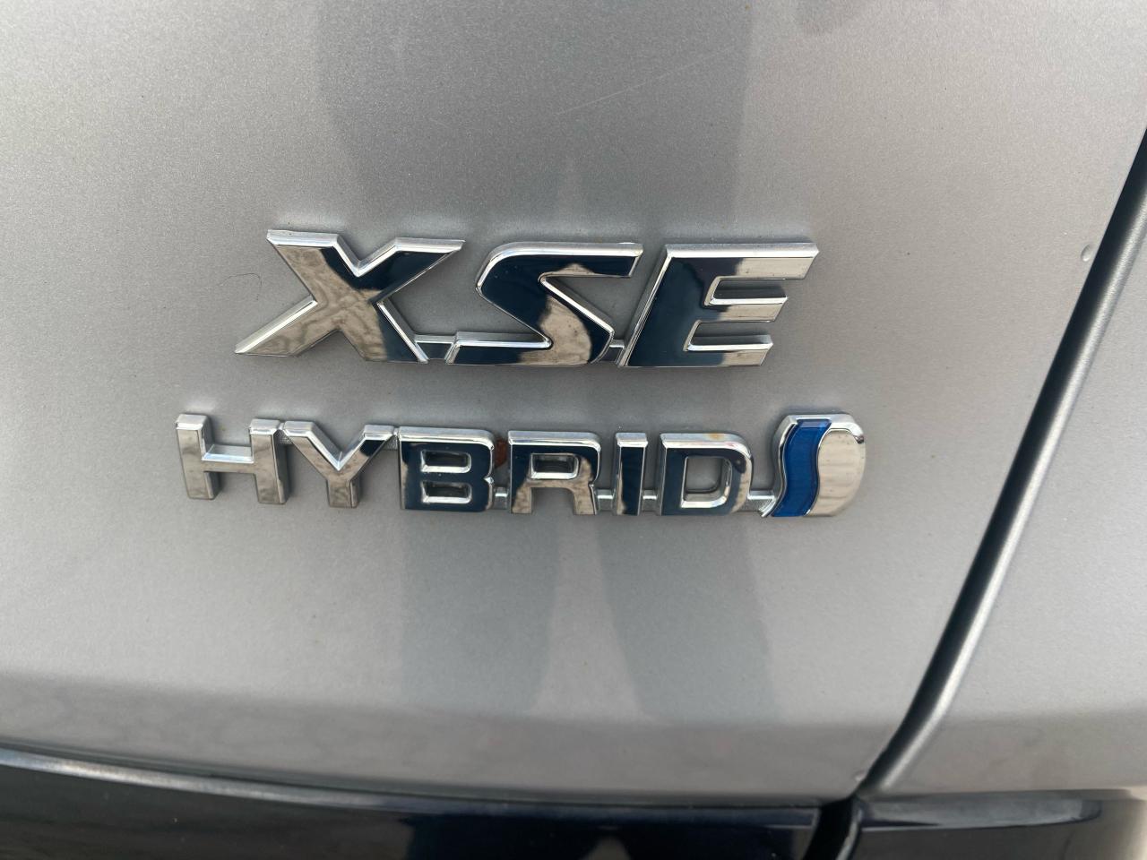 2020 Toyota RAV4 HYBRID XSE AWD - Photo #7