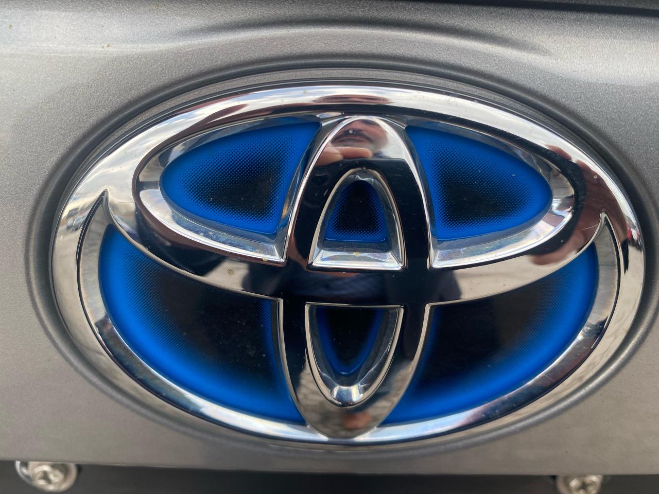 2020 Toyota RAV4 HYBRID XSE AWD - Photo #8