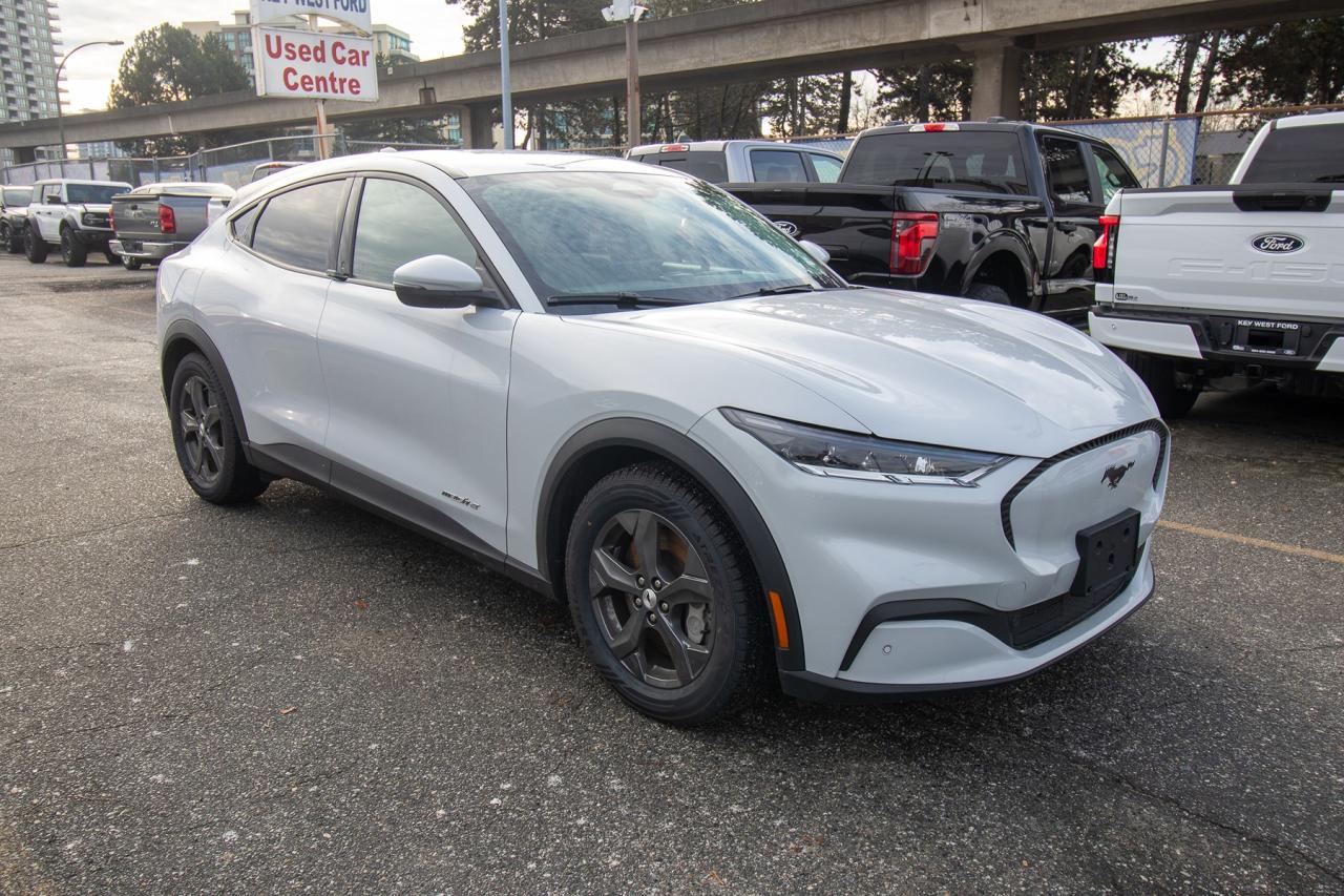 2021 Ford Mustang Mach-E Select Photo4