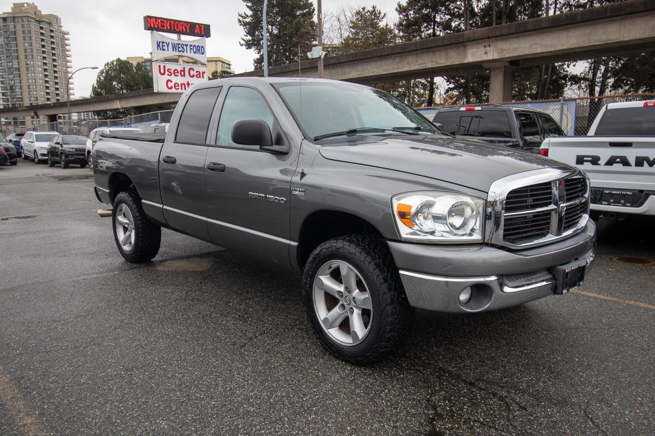 2007 Dodge Ram 1500 4WD QUAD CAB 140.5" SLT Photo4