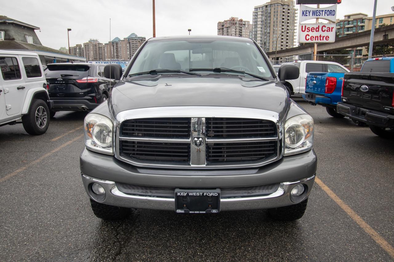 2007 Dodge Ram 1500 4WD QUAD CAB 140.5" SLT Photo3