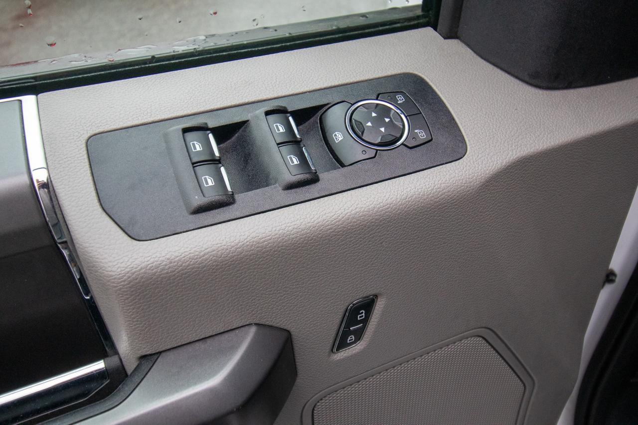 2020 Ford F-150 XLT 4WD SuperCrew 5.5' Box Photo5