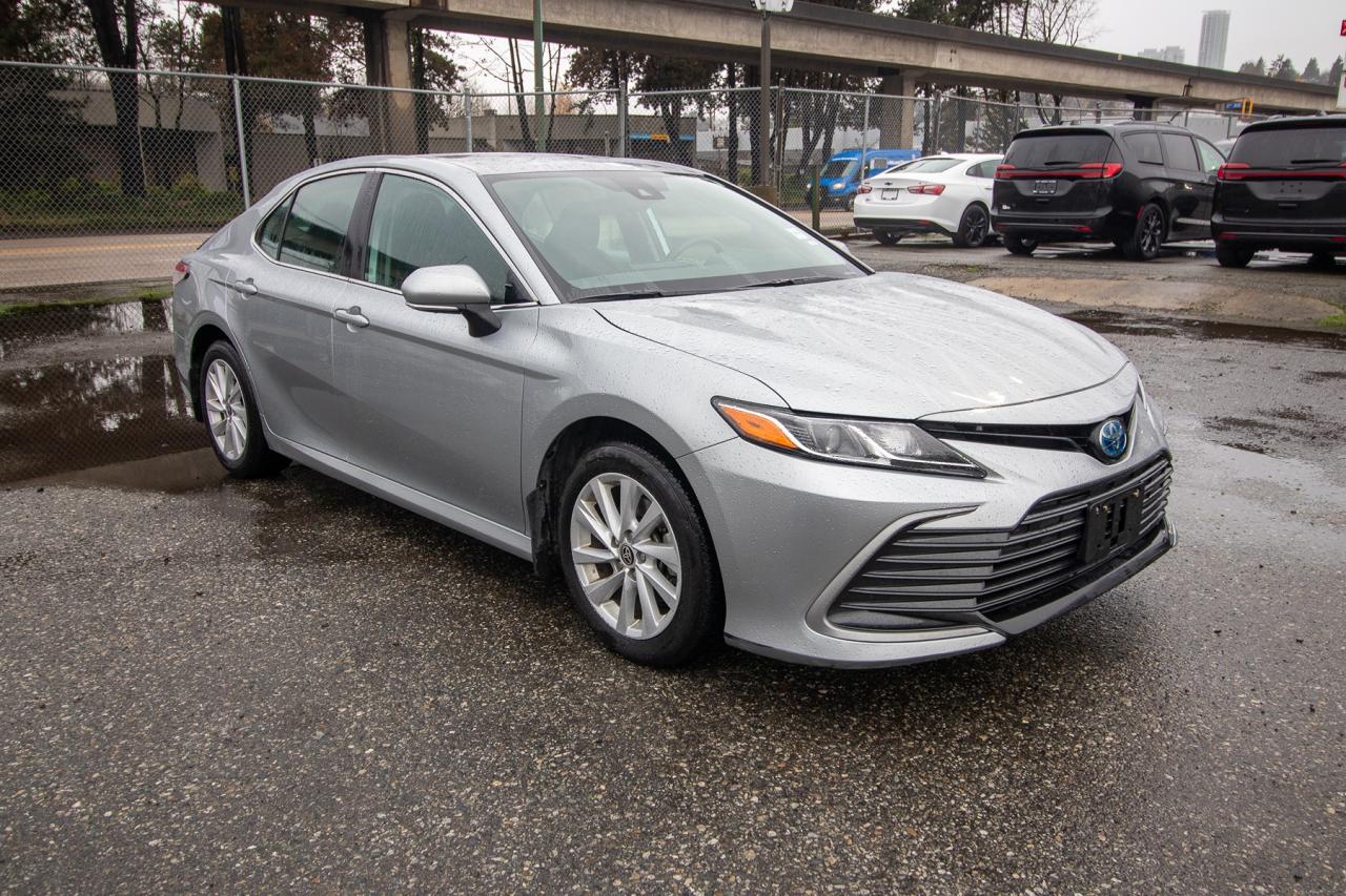 2023 Toyota Camry HYBRID LE Photo4
