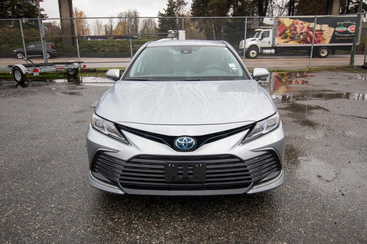 2023 Toyota Camry HYBRID LE Photo3