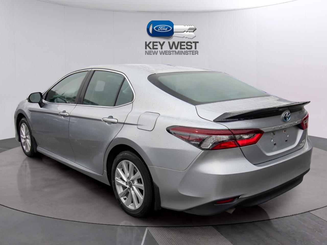 2023 Toyota Camry HYBRID LE Photo2