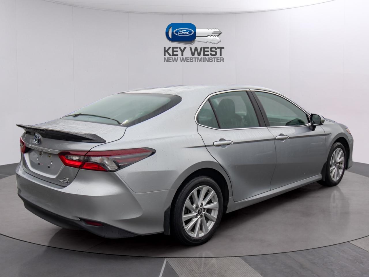 2023 Toyota Camry HYBRID LE Photo4