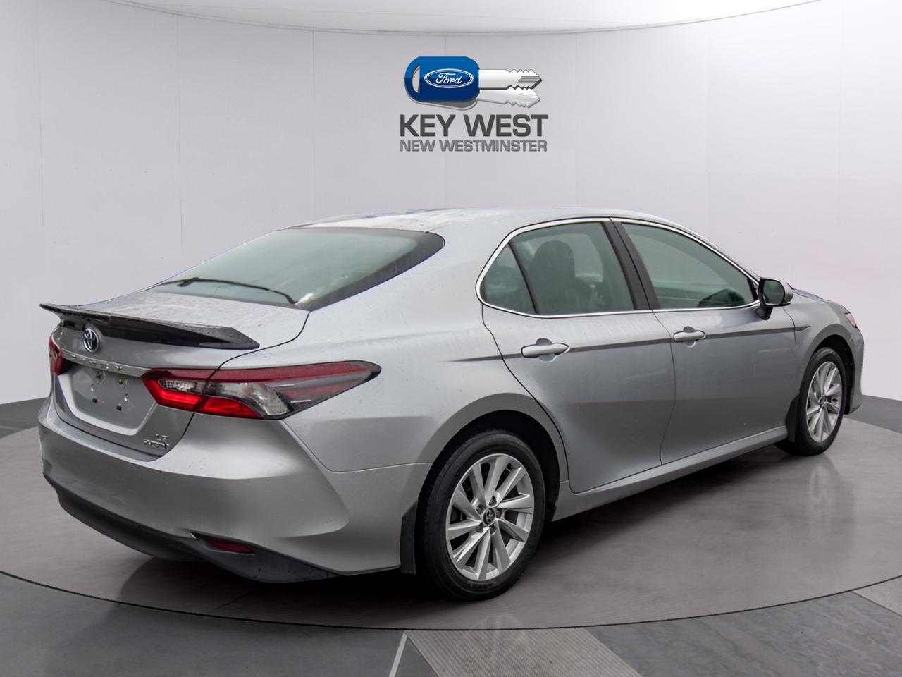 2023 Toyota Camry HYBRID LE Photo4