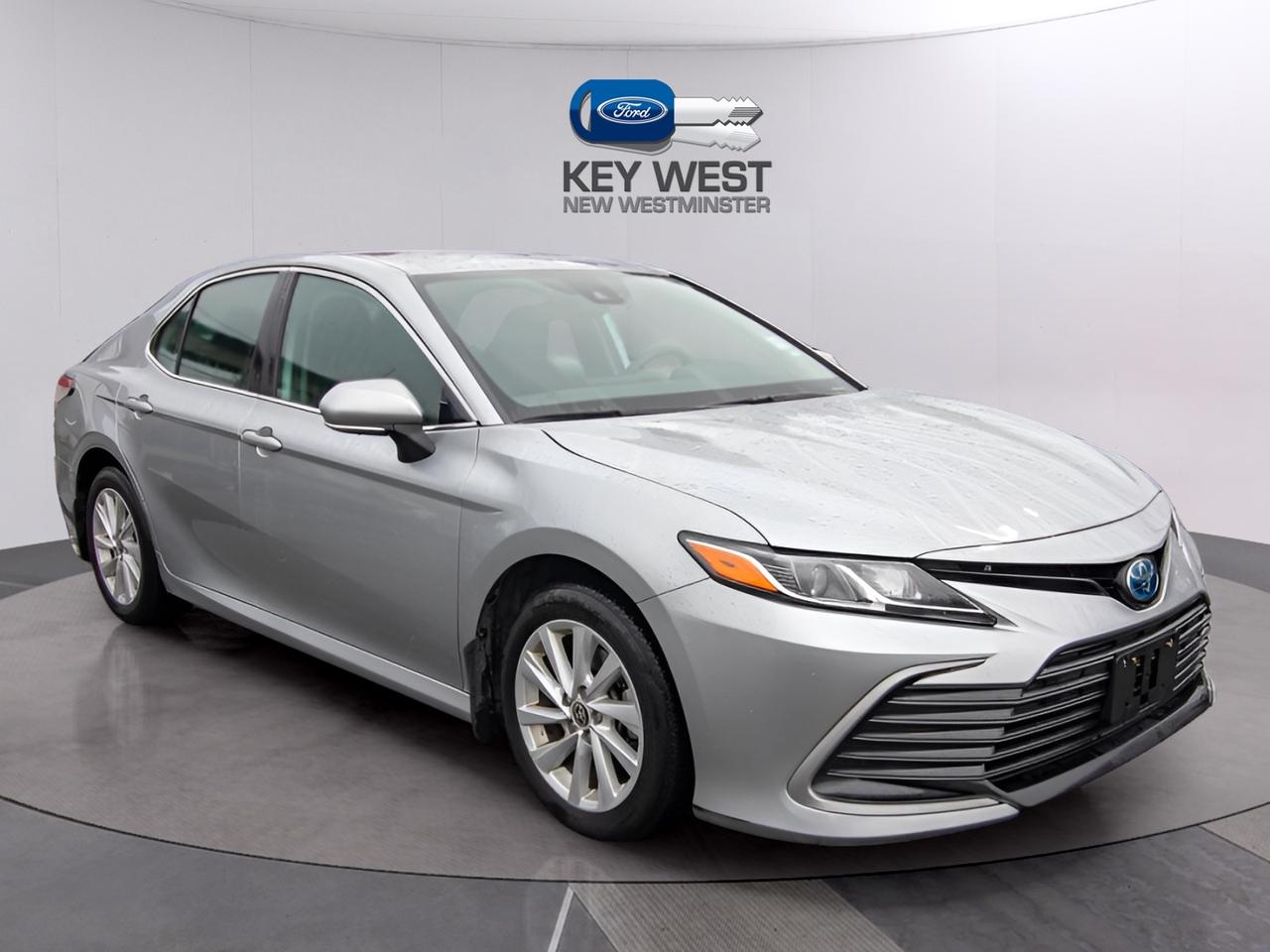 2023 Toyota Camry HYBRID LE Photo3
