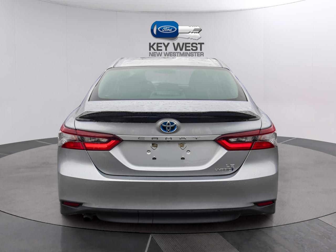 2023 Toyota Camry HYBRID LE Photo3
