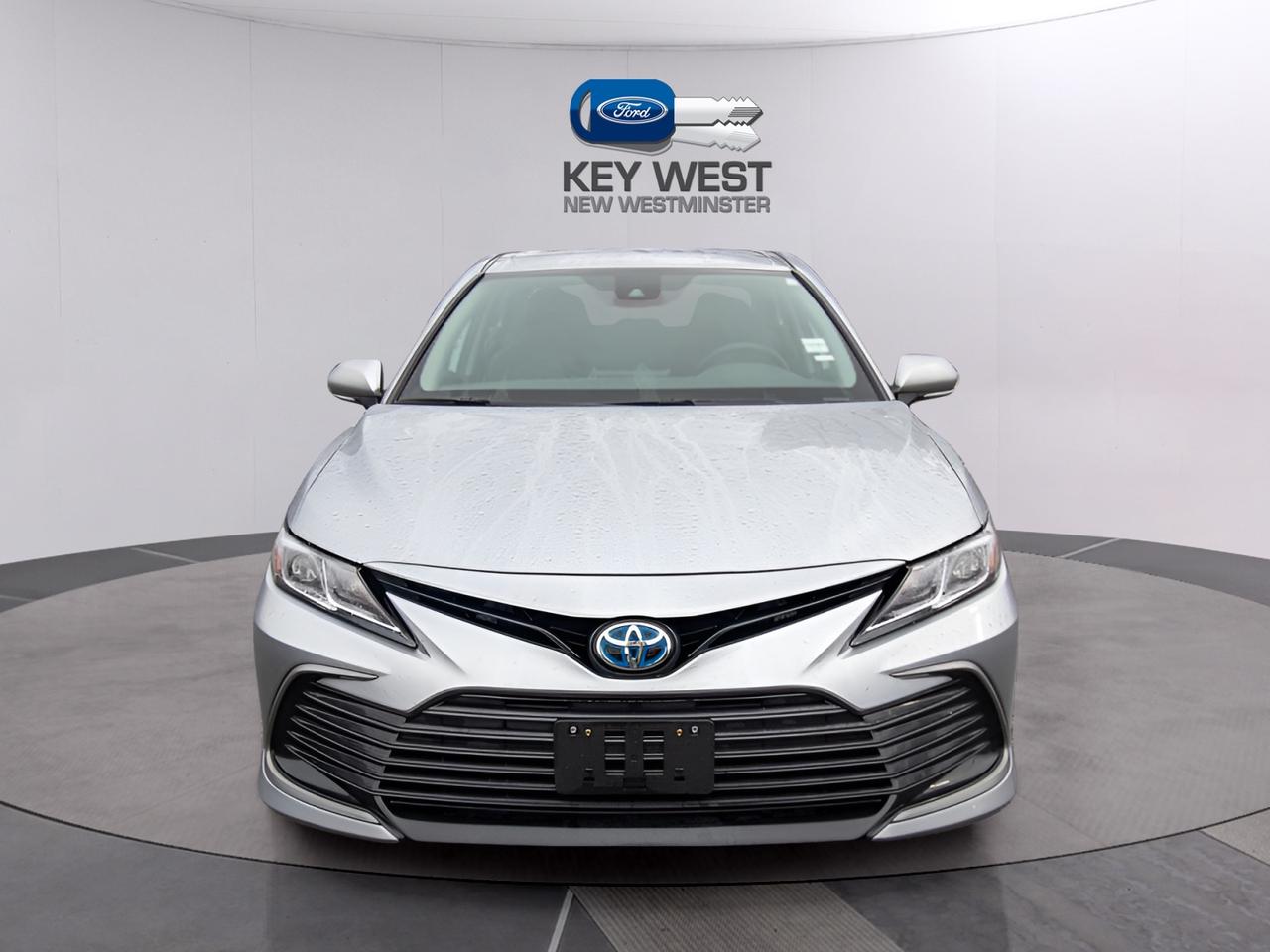 2023 Toyota Camry HYBRID LE Photo2