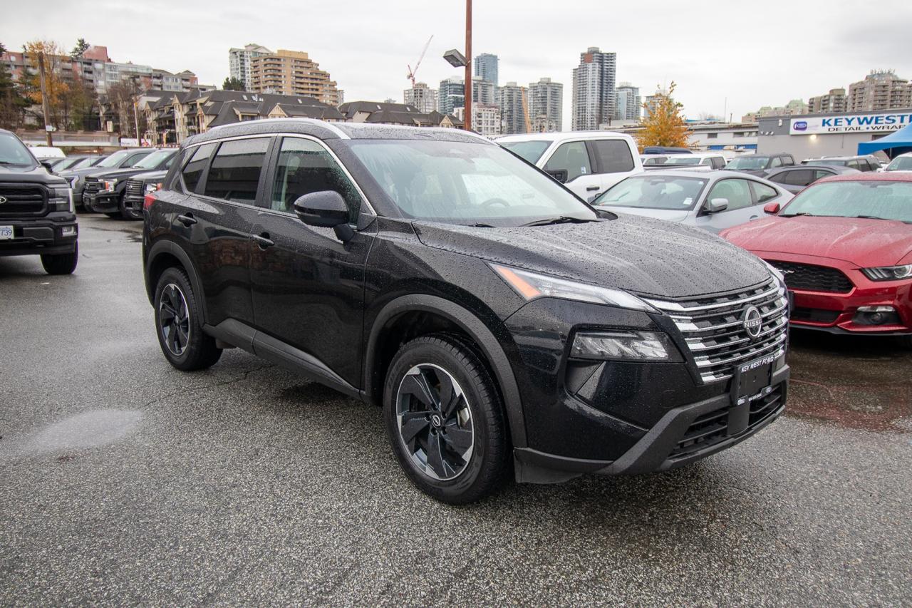 2024 Nissan Rogue AWD SV Moonroof Photo4