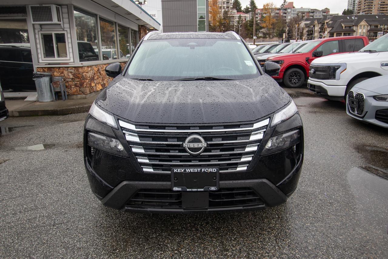 2024 Nissan Rogue AWD SV Moonroof Photo3
