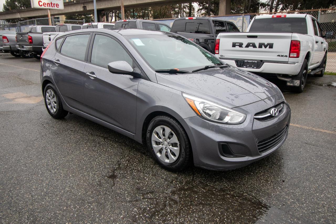 2015 Hyundai Accent GL Photo4
