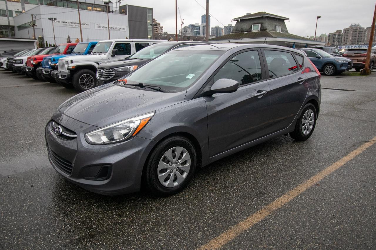 2015 Hyundai Accent GL Photo2