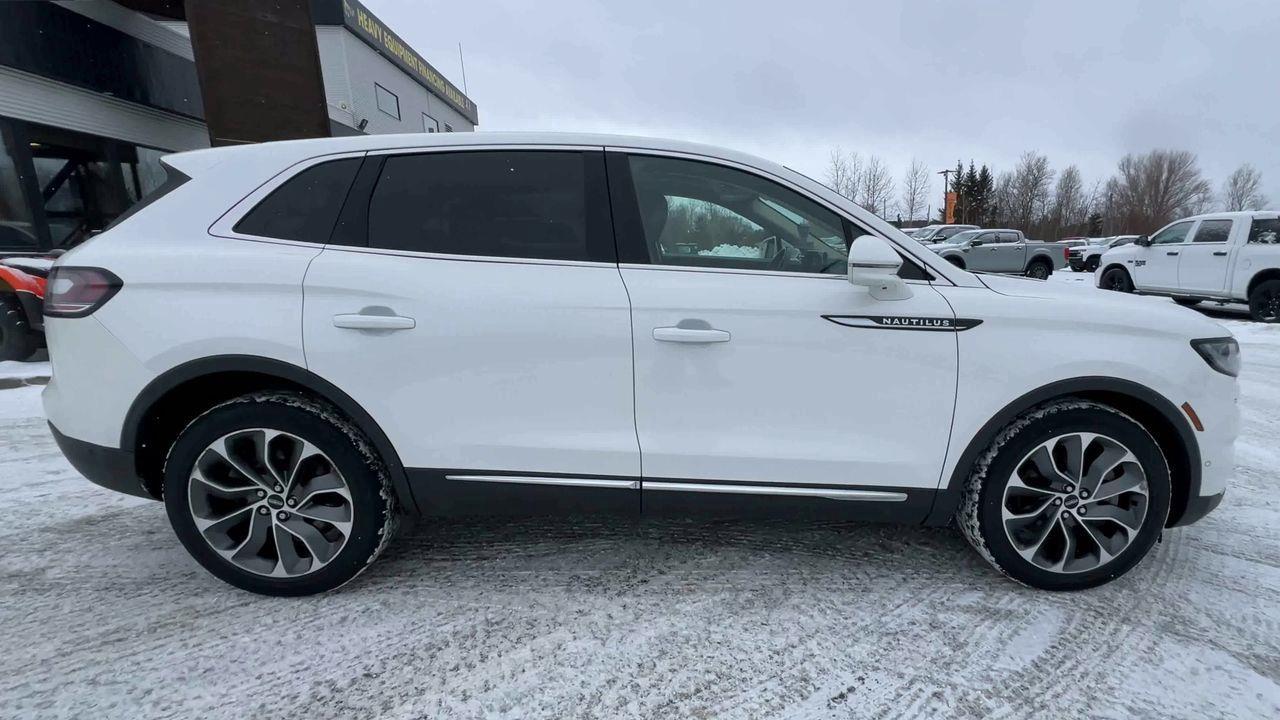 2022 Lincoln Nautilus Reserve AWD, HEATED SEATS, BACK UP CAM, MOONROOF, NAV, SIRIUS XM!! Photo