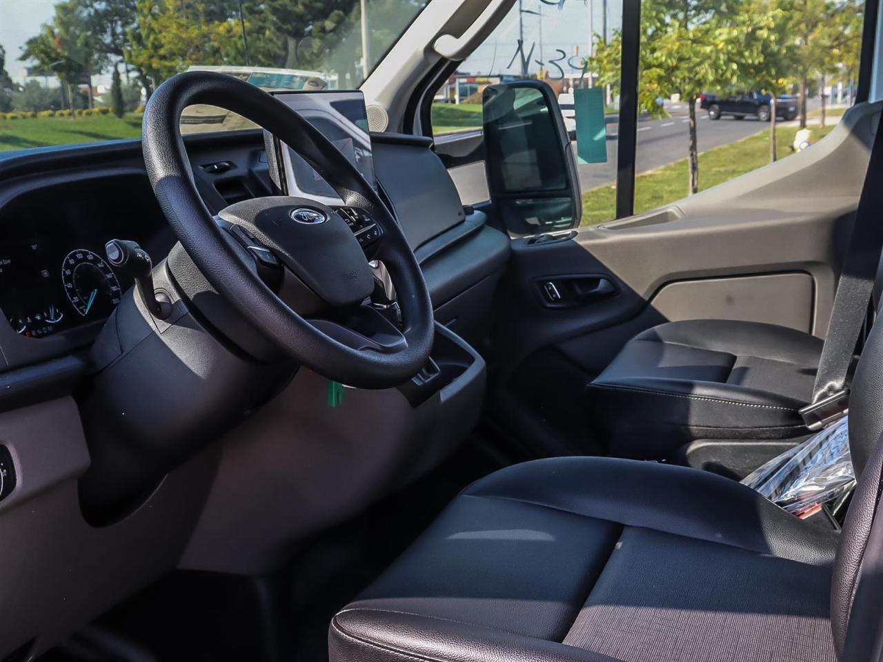 2024 Ford Transit -350 Cutaway Photo4