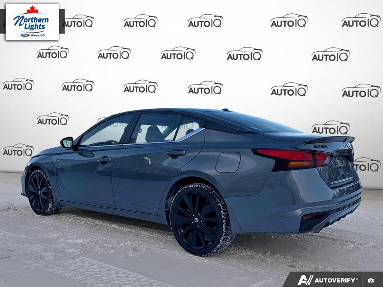 2022 Nissan Altima 2.5 SR Midnight Edition Photo3