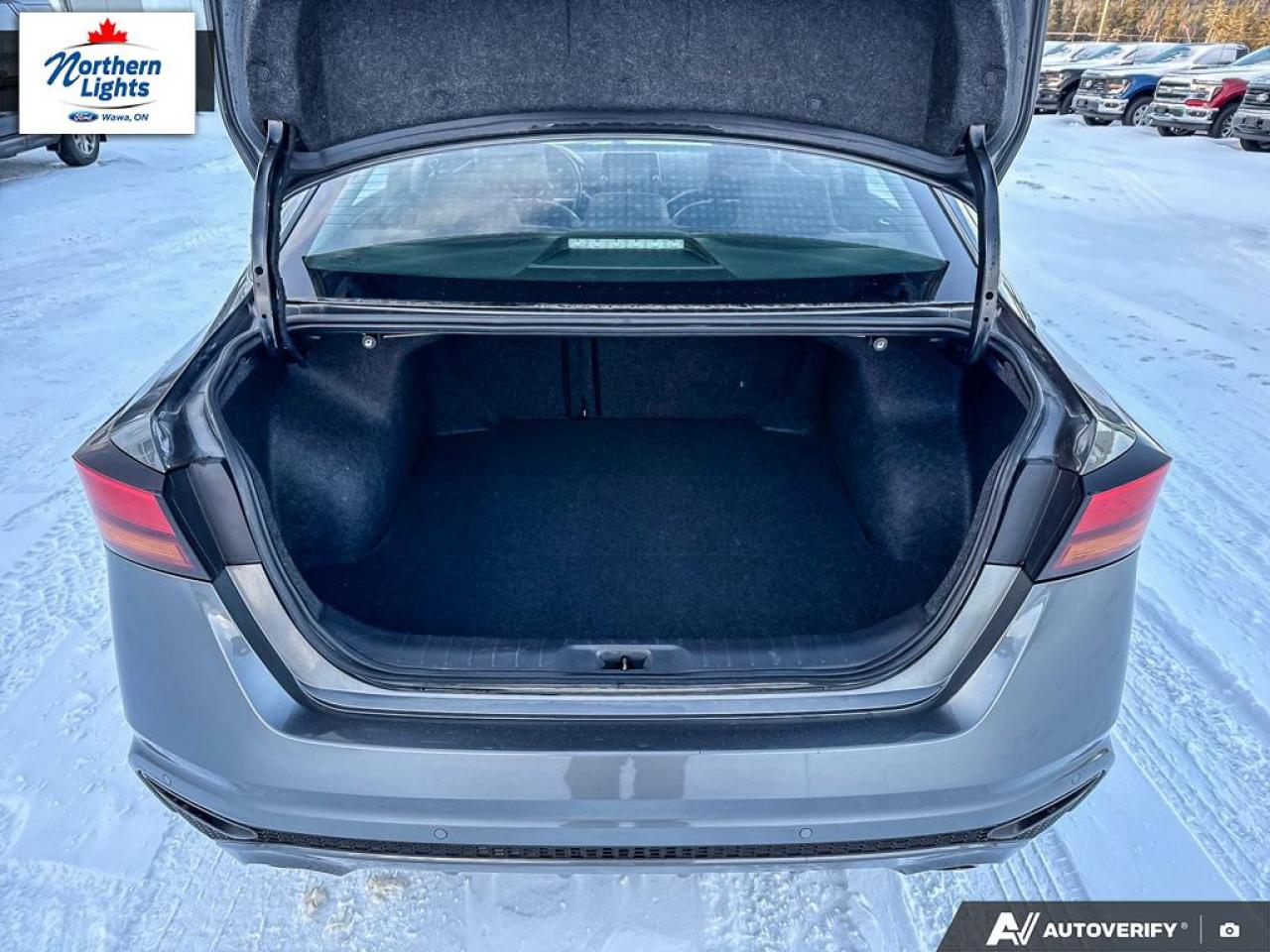 2022 Nissan Altima 2.5 SR Midnight Edition Photo