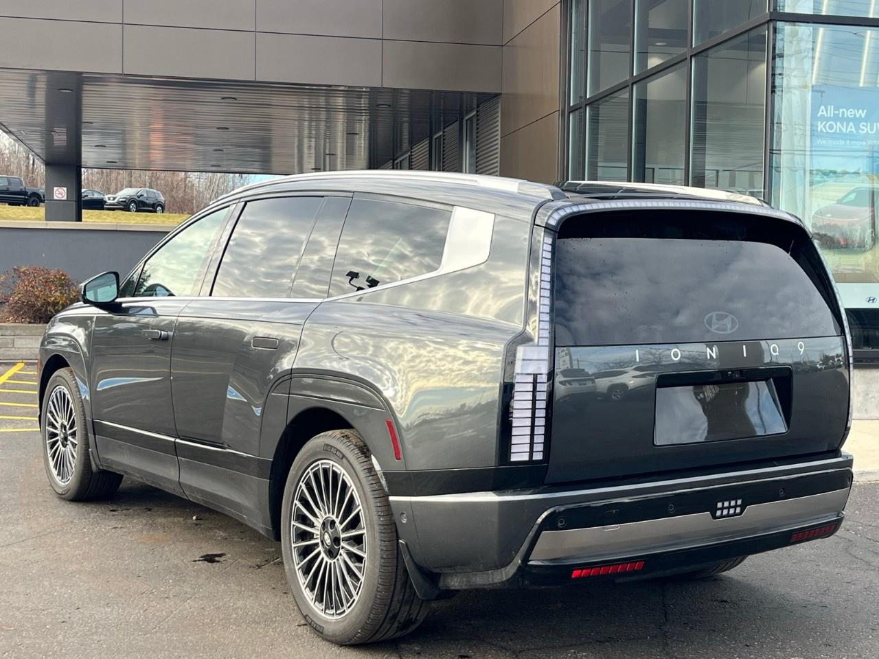 2026 Hyundai IONIQ 9 Preferred   AWD w/Ultimate Calligraphy Pkg Photo4