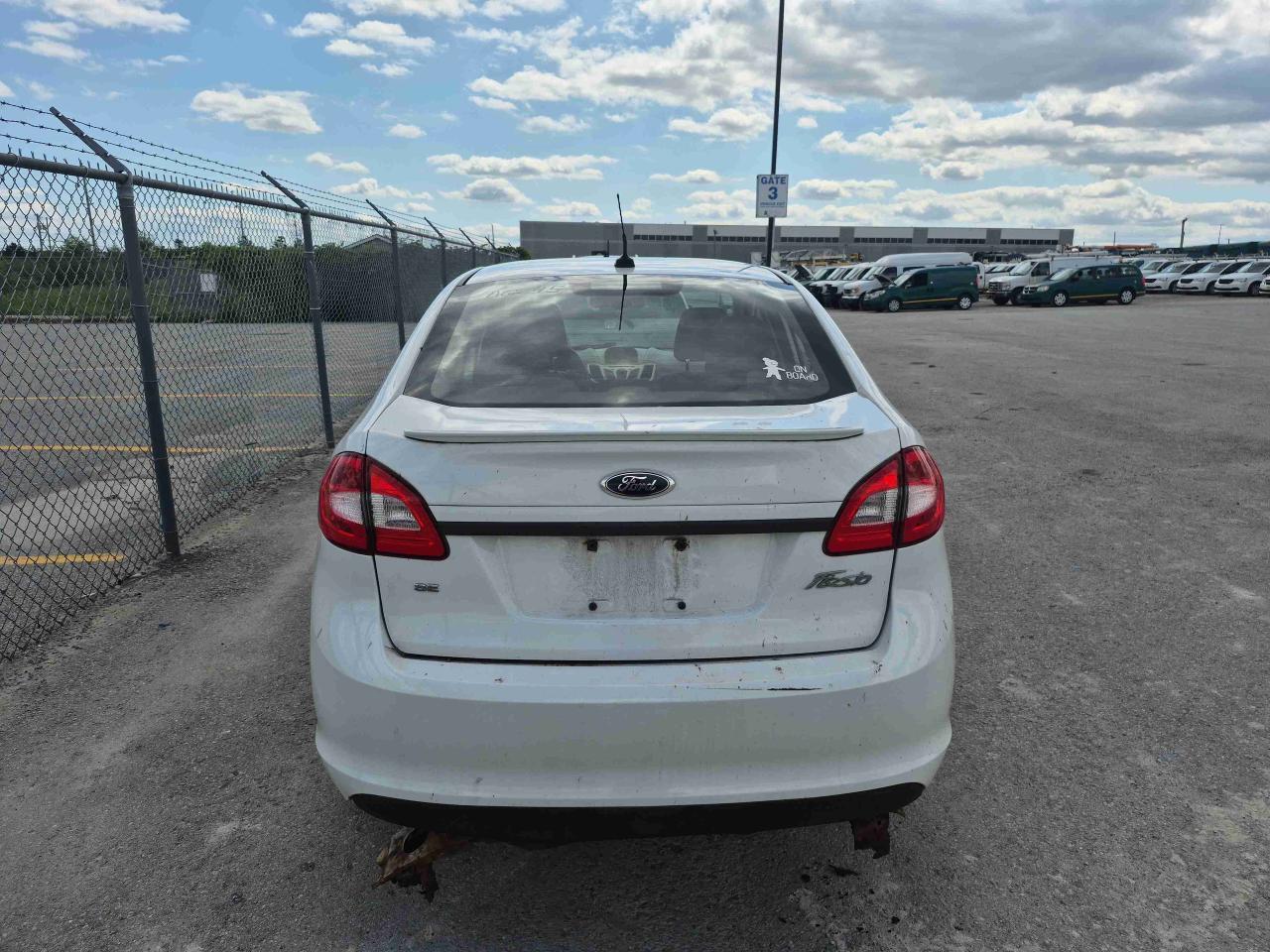 2013 Ford Fiesta SE - Photo #5