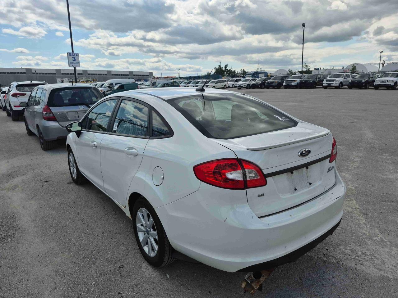 2013 Ford Fiesta SE - Photo #6
