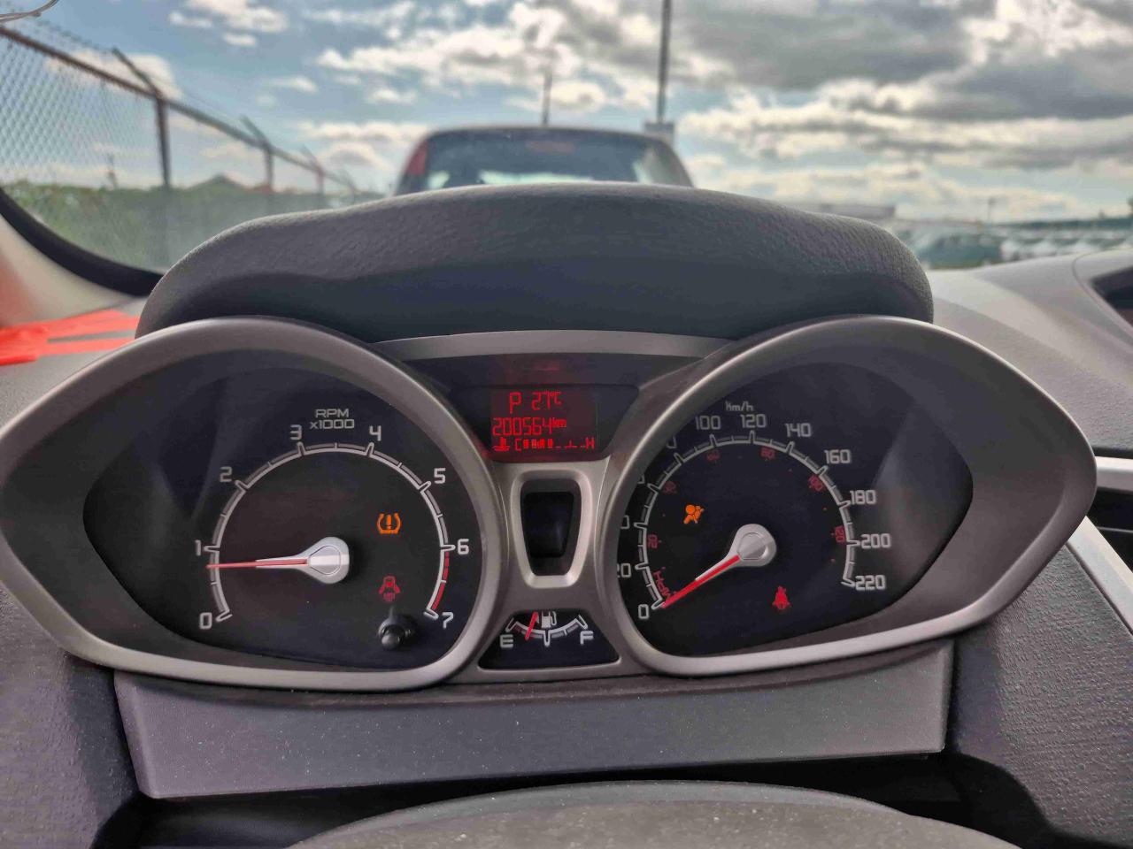 2013 Ford Fiesta SE - Photo #9