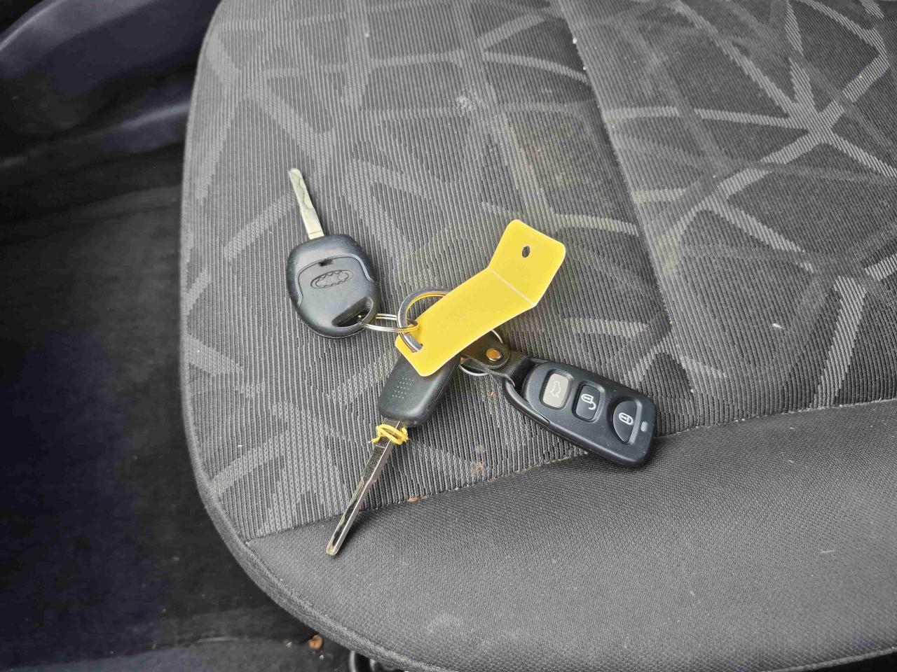 2013 Ford Fiesta SE - Photo #11